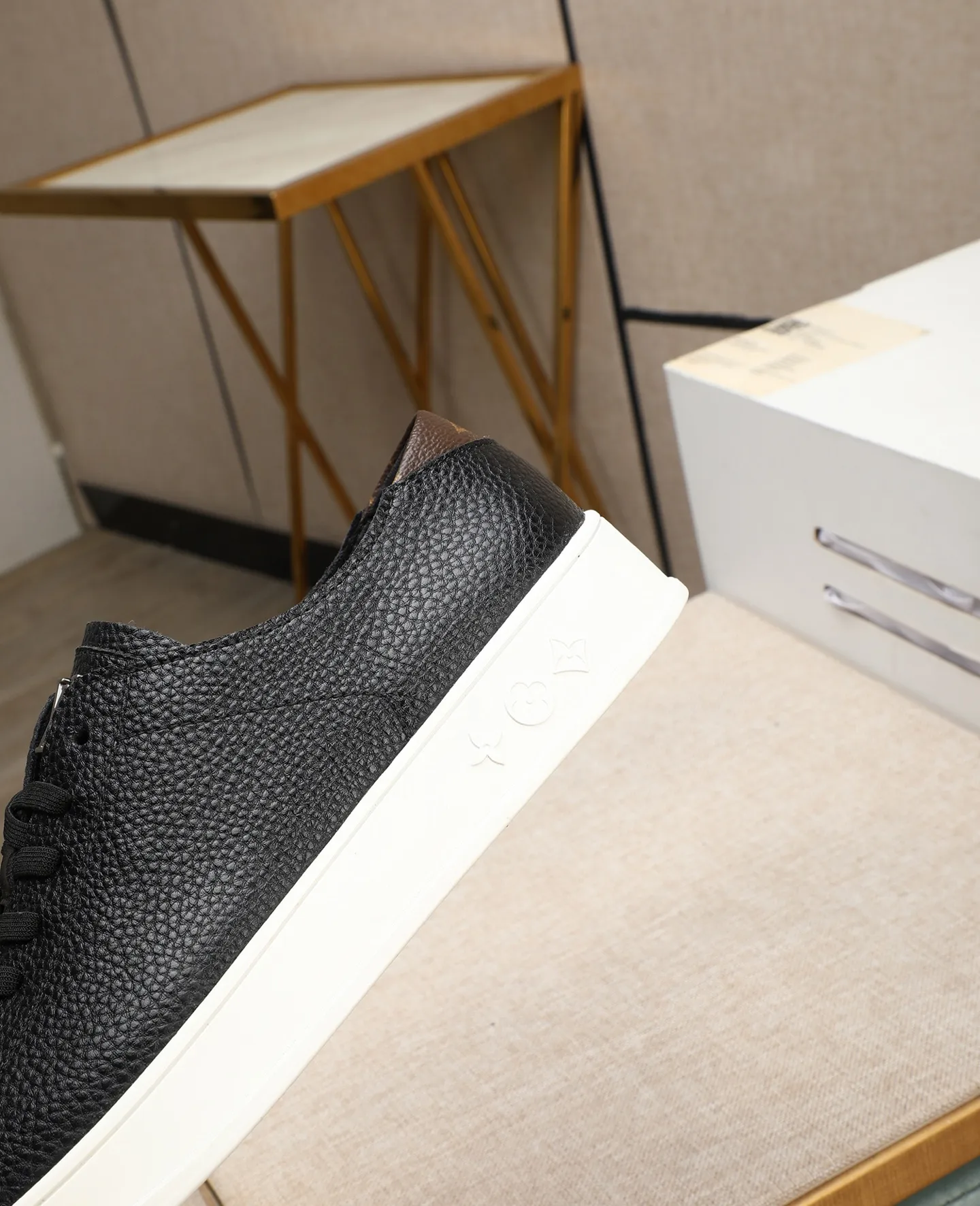 Men's shoes 💰440 📛📛【LOUIS VUITTON】Louis Vuitton official website synchronized new products 👟Milan fashion catwalk style 🇰🇾🇰🇾LV family logo, celebrity style, a must-have for fashionistas ⚠️First-layer calfskin ➕Genuine leather lining ➕Official website original version special outsole 👞Number 38-44